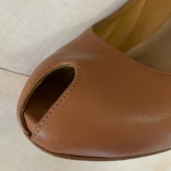 $268 St. John leather unique peeptoe pumps - Picture 4 of 10